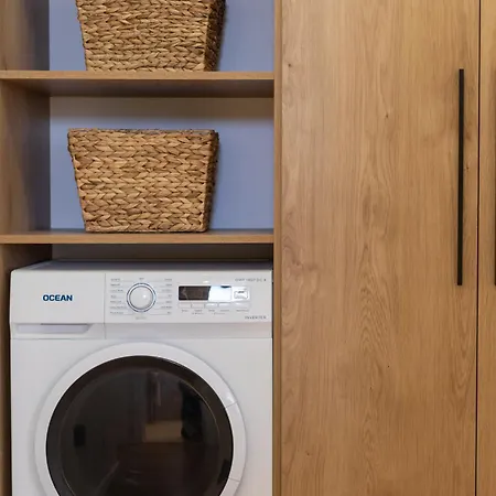 Cityline - Steps From Station & Center Daire