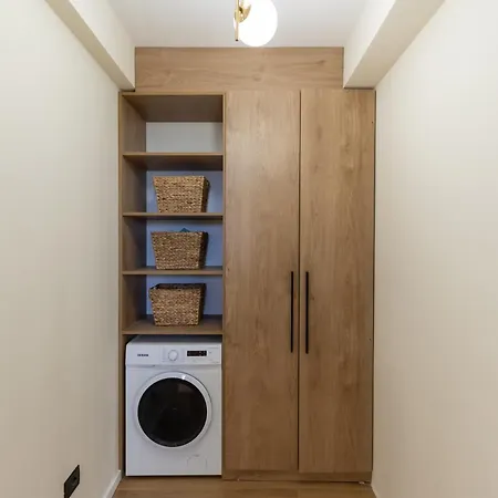 Cityline - Steps From Station & Center *