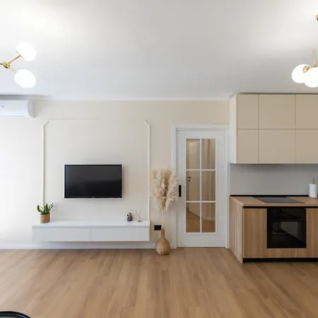 Cityline - Steps From Station & Center