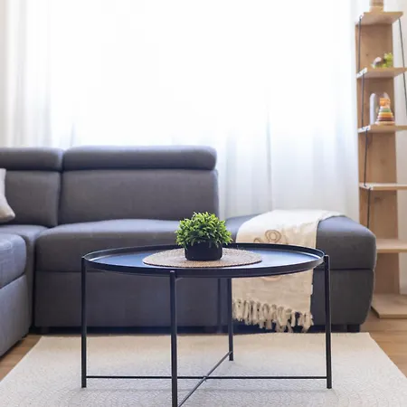 Cityline - Steps From Station & Center * Dıraç