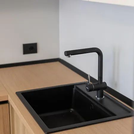 Cityline - Steps From Station & Center * Dıraç