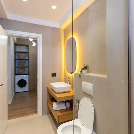 Cityline - Steps From Station & Center Dıraç