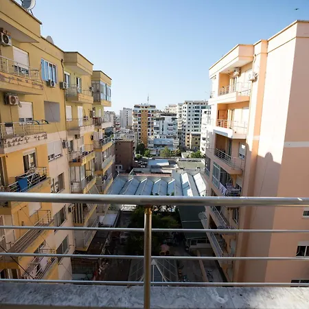 Cityline - Steps From Station & Center Daire