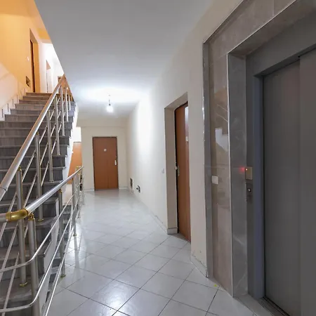 Cityline - Steps From Station & Center *