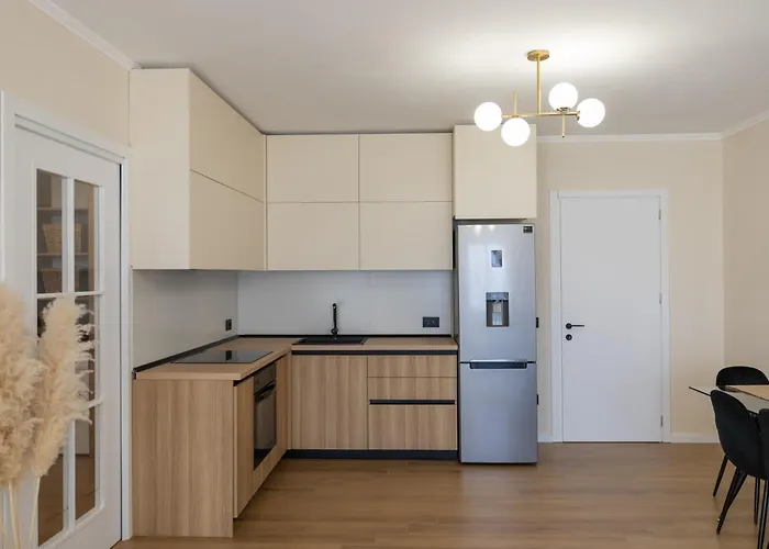 Cityline - Steps From Station & Center