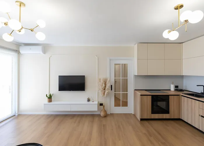 Cityline - Steps From Station & Center