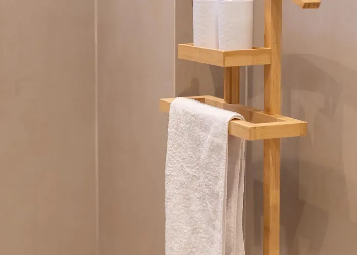 Cityline - Steps From Station & Center Durrës