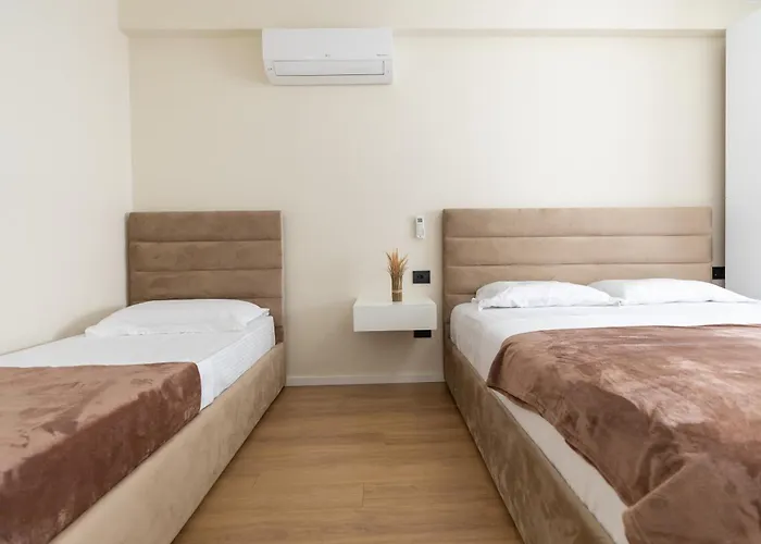 Cityline - Steps From Station & Center Apartment Durrës