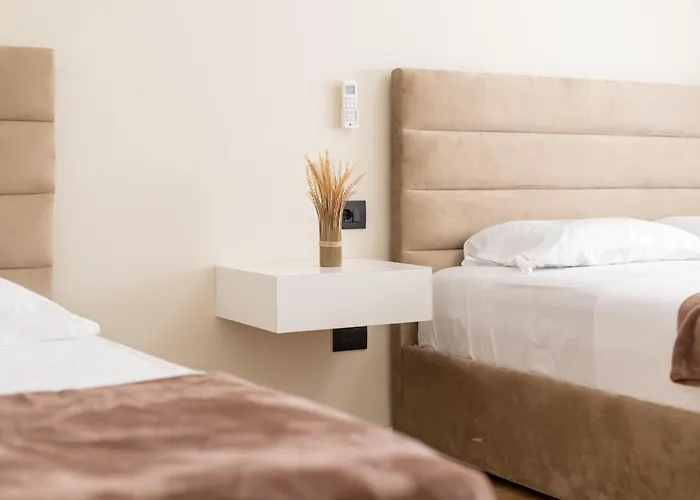 Apartment Cityline - Steps From Station & Center Durrës