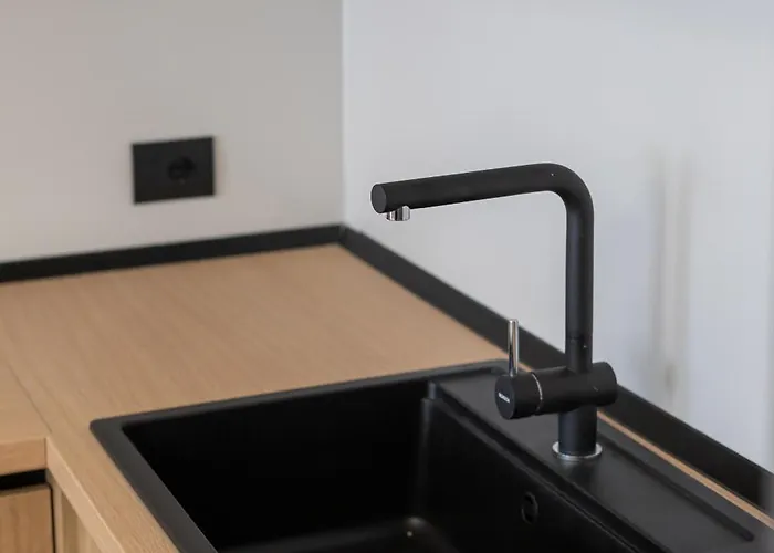 Cityline - Steps From Station & Center * Durrës