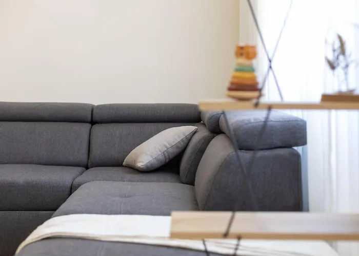 Cityline - Steps From Station & Center Apartment *