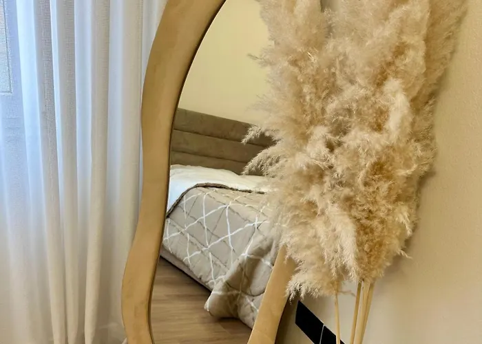 Cityline - Steps From Station & Center Apartment *