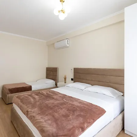 Cityline - Steps From Station & Center * דורס