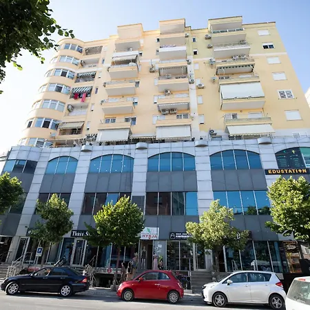 Cityline - Steps From Station & Center