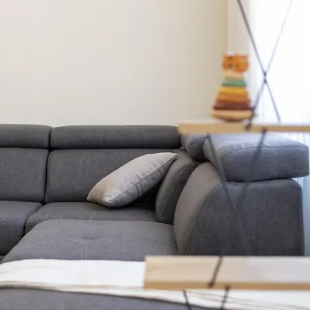 Cityline - Steps From Station & Center Apartment *