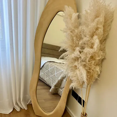Cityline - Steps From Station & Center דירה *