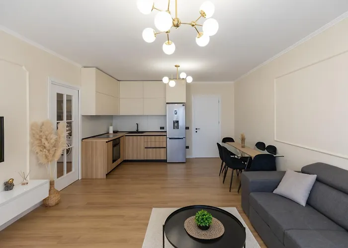 Cityline - Steps From Station & Center Lejlighed Durrës