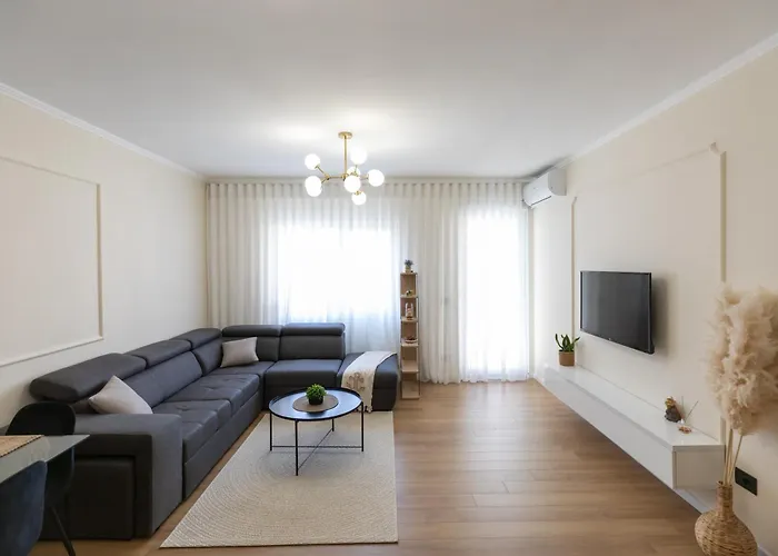 Cityline - Steps From Station & Center * Durrës