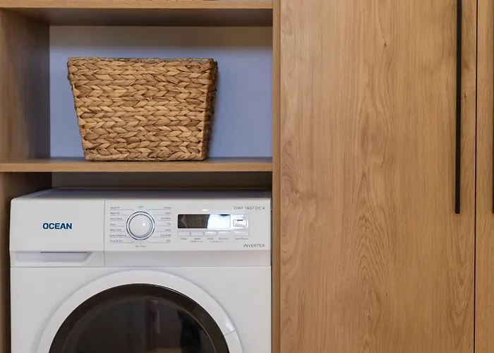 Cityline - Steps From Station & Center Appartamento