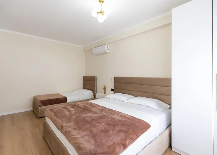 Cityline - Steps From Station & Center * Durrës