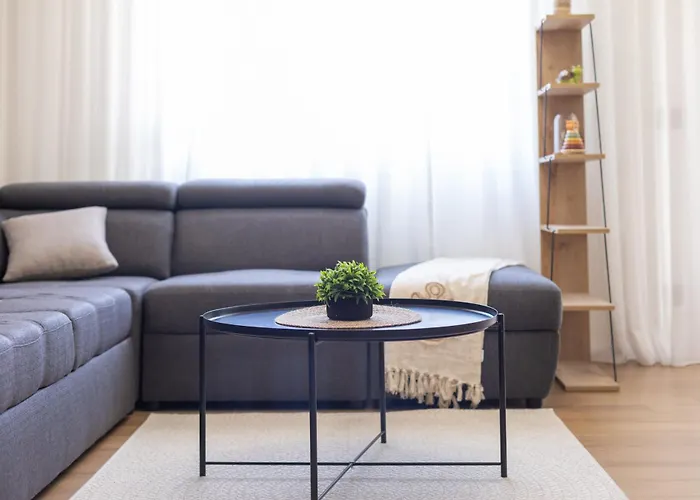 Cityline - Steps From Station & Center * Durrës