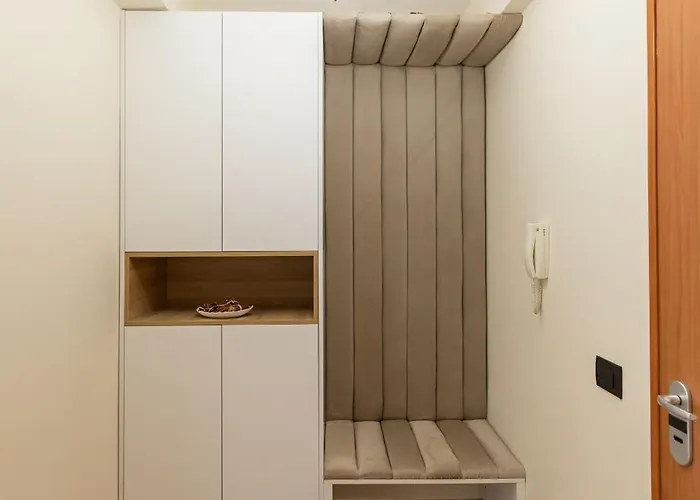 Appartement Cityline - Steps From Station & Center Durrës