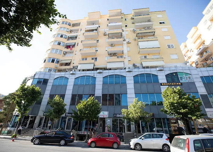 Cityline - Steps From Station & Center