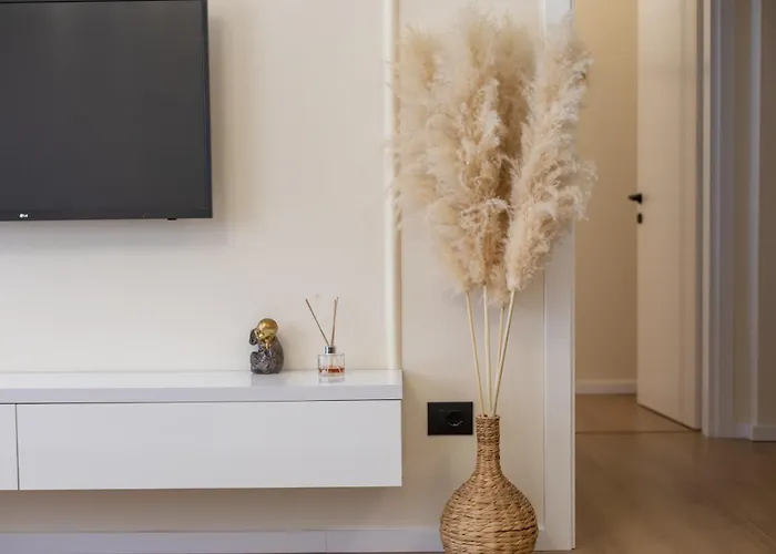 Cityline - Steps From Station & Center *