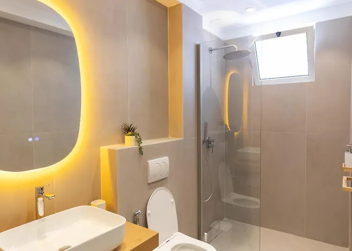 Cityline - Steps From Station & Center Lejlighed Durrës