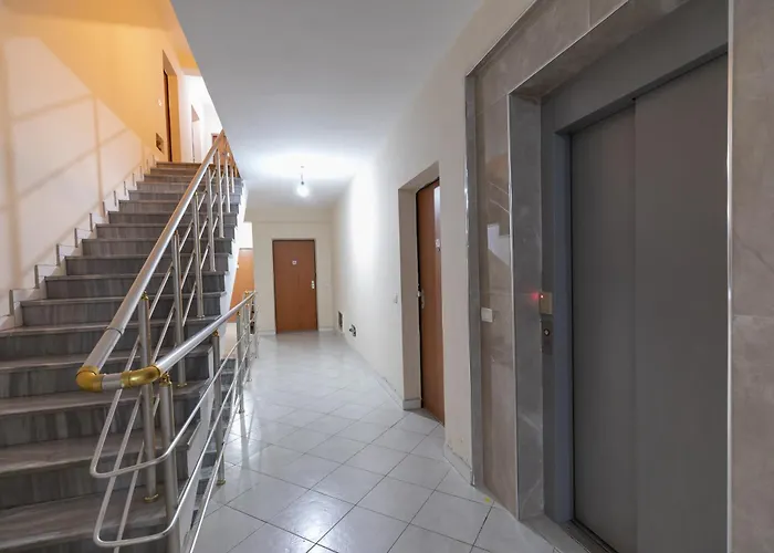 Cityline - Steps From Station & Center *